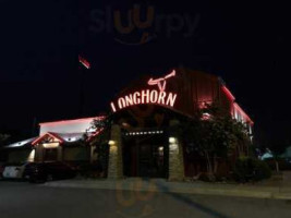 Longhorn Steakhouse outside