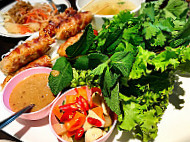 Lao Douang Chan food