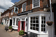 The Black Horse Woburn outside