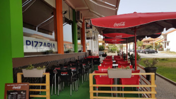 Pizzaria Vila Jardim inside