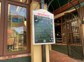 Hennessey's Tavern food