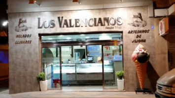 Heladeria Los Valencianos outside