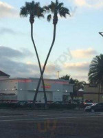 In-n-out Burger outside