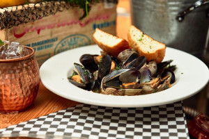 Harbour Oyster food