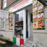 Lucky Kids Pizza Udenfor