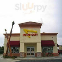 In-n-out Burger outside