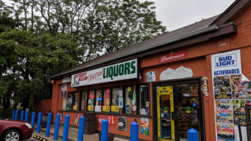 West Side Liquors outside