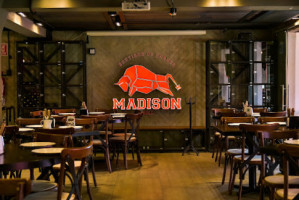 Madison Grill Poliforum inside