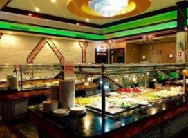 Ye Star Buffet food