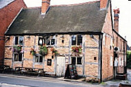 The Queens Head outside