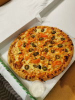 Mizzoni's Pizza food