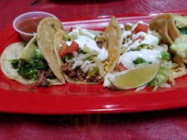 Benny's Tacos food