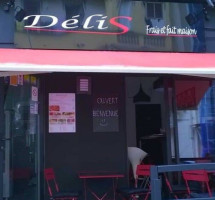 Delis inside