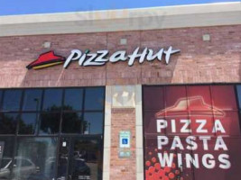 Pizza Hut outside