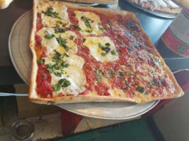 Marinelli's Pizza food