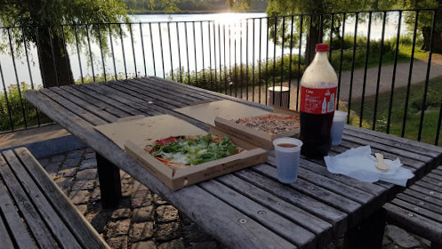 Pizzaria Costa Smeralda Udenfor
