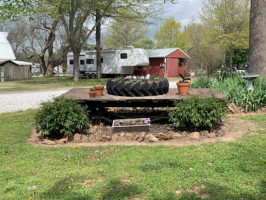 Big Red Barn Rv Park outside