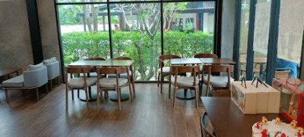 Cafe Amazon inside