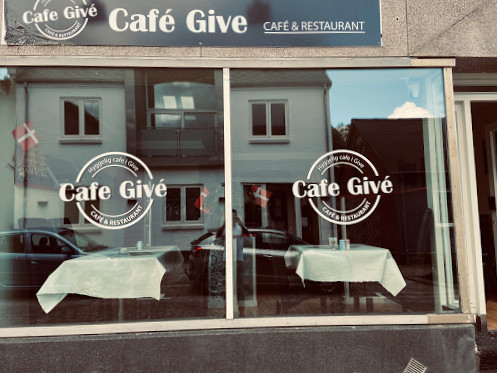 Give Stenovns Pizza Udenfor
