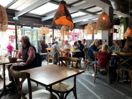 Bistrot des Alpilles inside