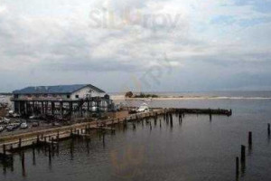 McElroy's Harbor House Seafood Restaurant outside