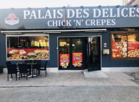 Palais Des Delices Chick 'n ' Crepes inside