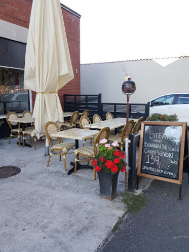 Tirstrup Dinner Udenfor