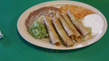 Los Caporales food