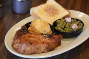 Rick's Smokehouse food