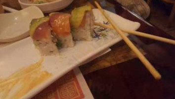 Le Sushi food