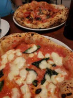 Una Pizza Napoletana food