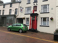 The Red Lion outside