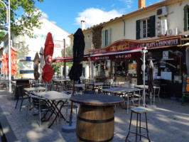 Pizzeria La Camarguaise inside