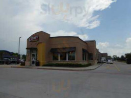 Raising Cane's Chicken Fingers outside