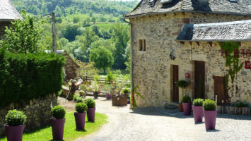 Auberge Saint Fleuret outside