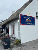 Moran's Oyster Cottage inside