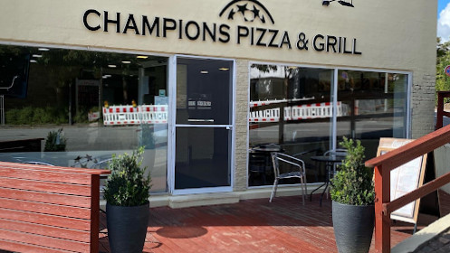 Champions Pizza Udenfor