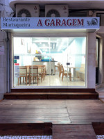 A Garagem inside