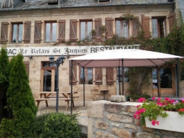 Le Relais Saint Jacques outside