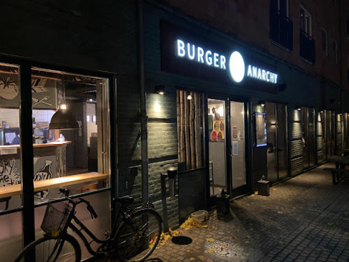 Burger Anarchy Udenfor