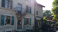 Auberge De Landecy outside