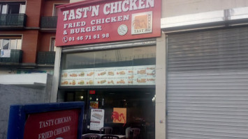 Tast'n Chicken inside