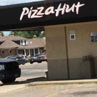 Pizza Hut outside