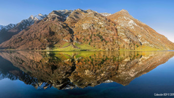 Du Lac D'estaing outside