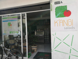 Kangi Salads outside