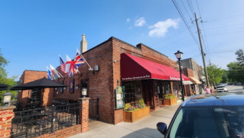 Six Pence Pub outside