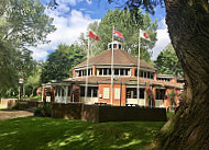 The Inn On The Lake outside