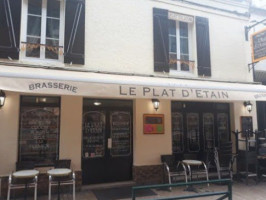 Le Plat D'etain inside