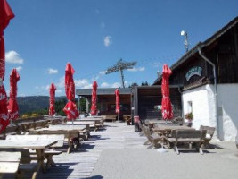 Gasthaus zum Überleben outside