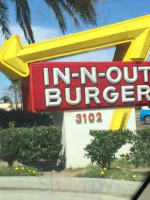 In-n-out Burger outside